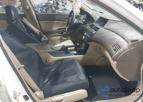 2008 Honda Accord 2.4 Lx z USA, uszkodzony, nr VIN 1HGCP26318A155556